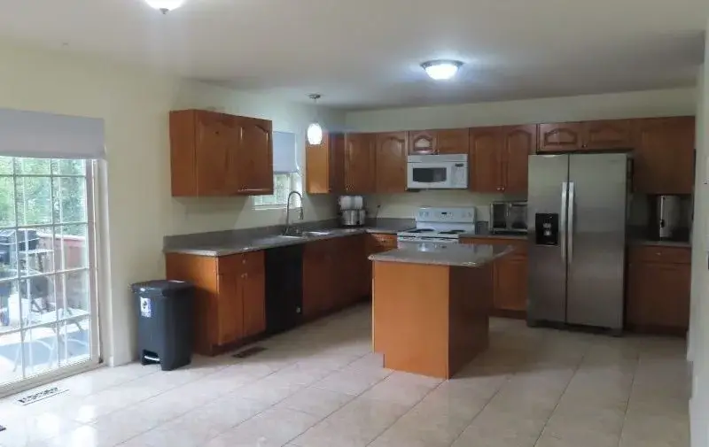 Berne-Villa-Woodridge-NY-kitchen-800×505.jpg
