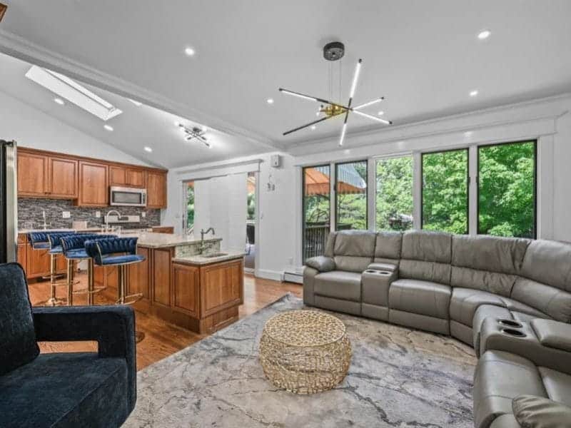 Blooming-Villa-cozy-living-room-2-and-kitchen-800×600
