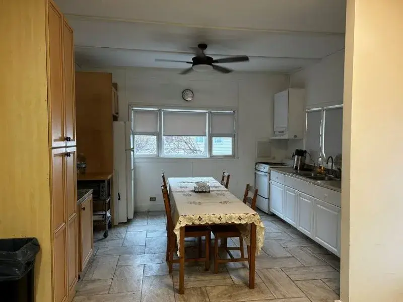 Brock-Right-Cabin-Catskills-kitchen-800×600.jpg