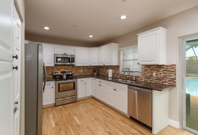 Clemente-Villa-Boca-Raton-Florida-kitchen-800×547