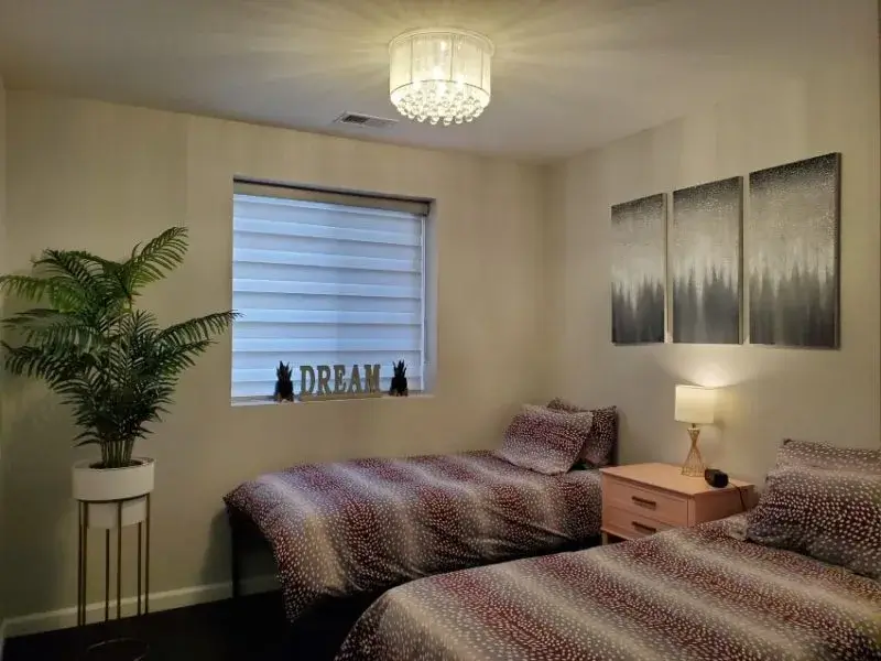 Delier-Apt-Oak-n-Vine-Lakewood-NJ-3rd-bedroom-800×600.jpg