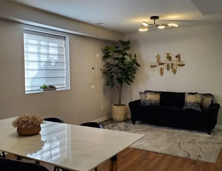 Delier-Apt-Oak-n-Vine-Lakewood-NJ-dning-room-780×600.jpg