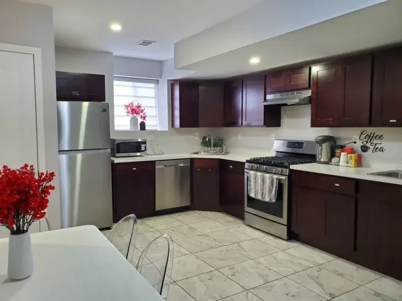 Delier-Apt-Oak-n-Vine-Lakewood-NJ-kitchen-800×600.jpg