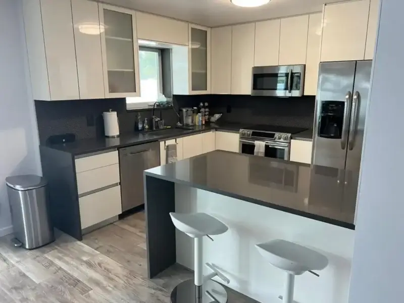 Glow-Villa-Hollywood-FL-kitchen-800×600