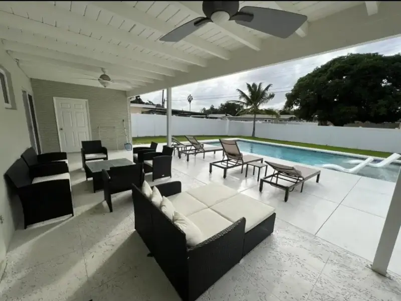 Glow-Villa-Hollywood-FL-patio-living-800×600