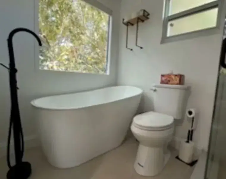 Guest-House-Davie-Florida-bathroom-bath-760×600.jpg