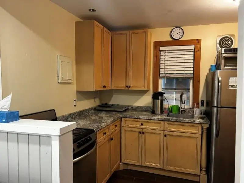 Hasbrouck-3bdrm-Cabin-kitchen-800×600.jpg