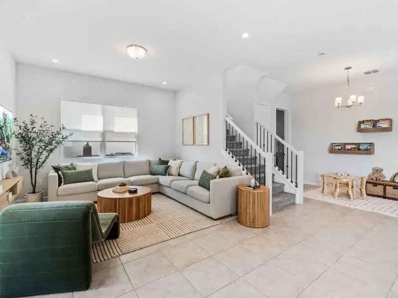 Noble-Villa-Eden-Gardens-FL-1st-living-room-800×600.jpg