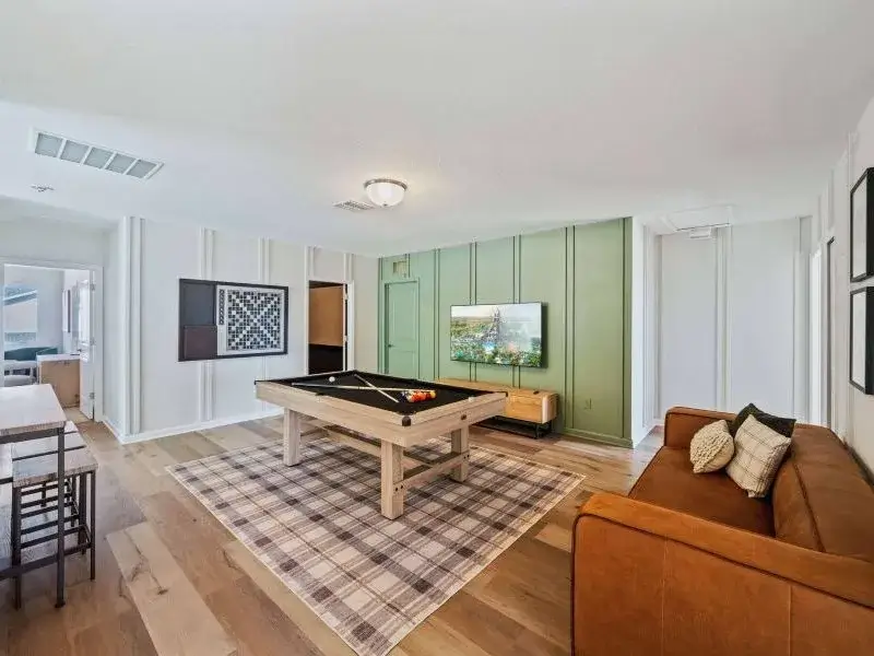 Noble-Villa-Eden-Gardens-FL-2nd-living-room-800×600.jpg