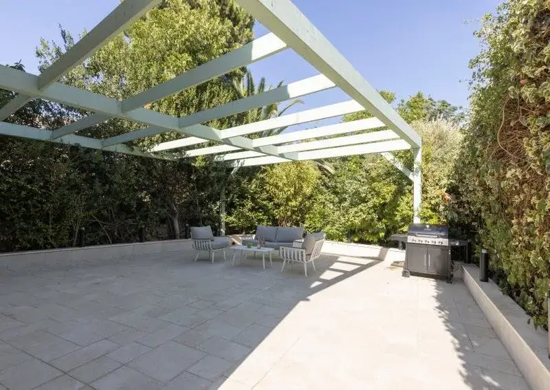 Pearl-Stone-Villa-Givat-HaMivtar-backyard-800×567.jpg