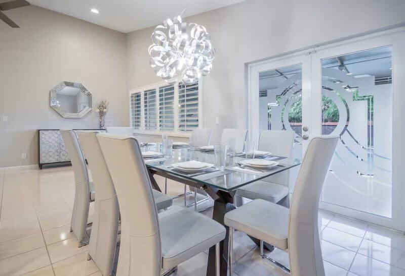 Silver-Woods-Villa-dining-800×547