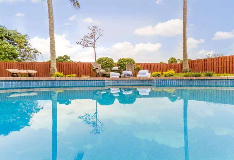 Silver-Woods-Villa-pool-room-800×547
