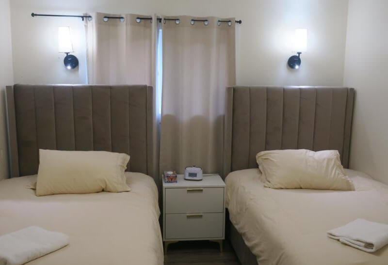 Swiss-Condo-2-–-Fleischmanns-bedroom-800×547