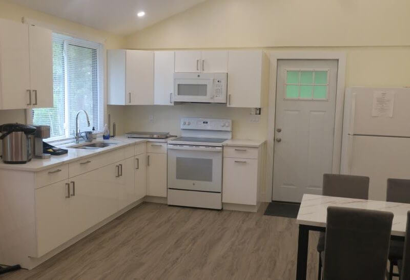 Swiss-Condo-2-–-Fleischmanns-kitchen-800×547