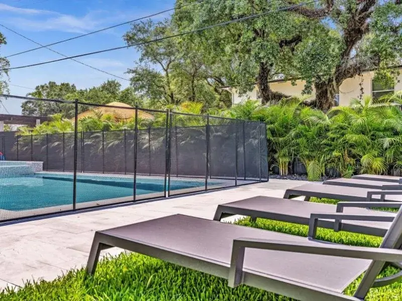 Terrace-Beach-North-Miami-Beach-Florida-pool-chairs-800×600.jpg