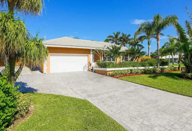 Villa-Boca-Boca-Raton-Florida-front-800×547.jpg