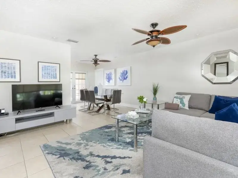 Villa-Boca-Boca-Raton-Florida-living-room-800×600.jpg