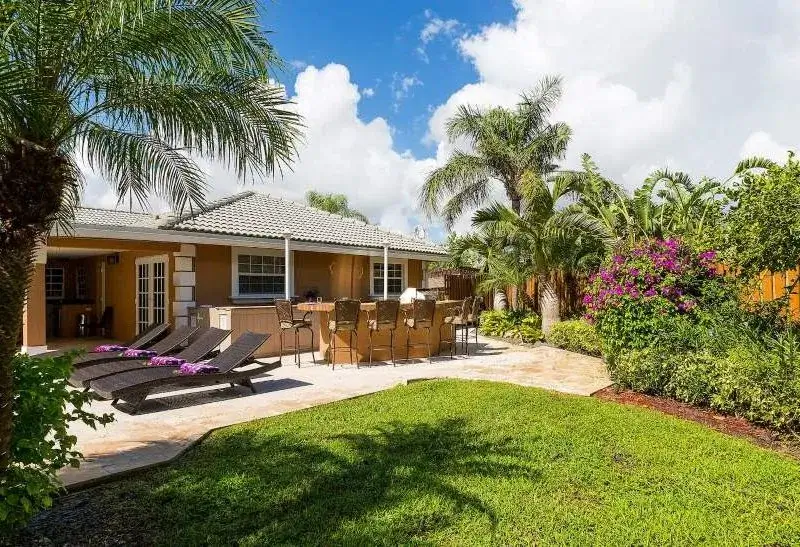 Villa-Boca-Boca-Raton-Florida-outside-barstools-800×547.jpg