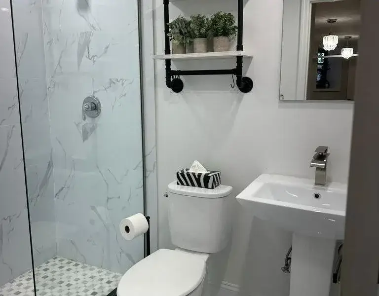 York-Apt-crown-heights-bathroom-2-768×600.jpeg