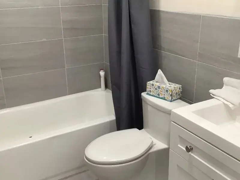 apt-1-bathroom-full-800×600.jpg