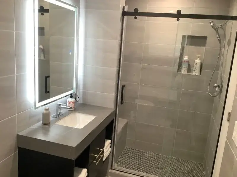 apt-3-bathroom-800×600.jpg