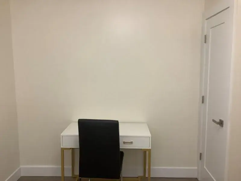 apt-3-office-desk-800×600.jpg
