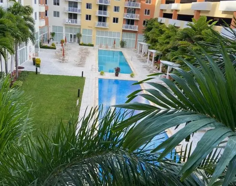 aventura-fl-apt-pool-760×600.jpg