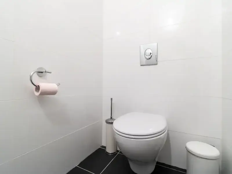 half-bathroom-800×600