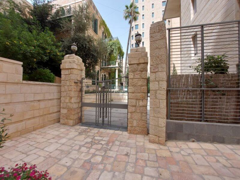 outdoor-entranceway1-800×600