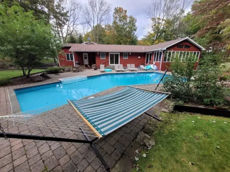 pool-800×600.jpg