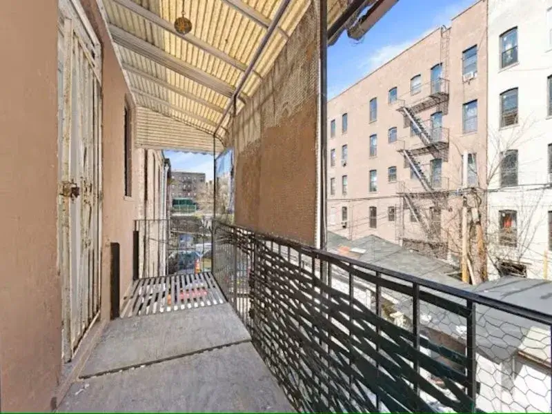 Opal-Apt-2-crown-heights-deck-800×600.jpg