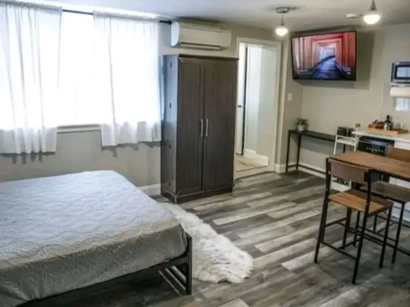 Screenshot_20231205_170524_Airbnb-1024×639-1-800×600