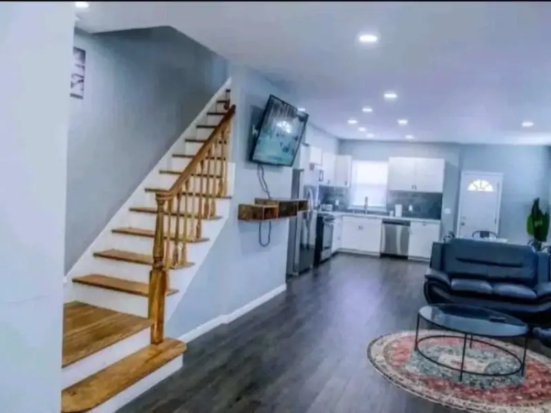 Screenshot_20231206_120823_Airbnb-1024×675-1-800×600