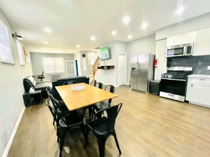 Screenshot_20231206_120908_Airbnb-1024×726-1-800×600