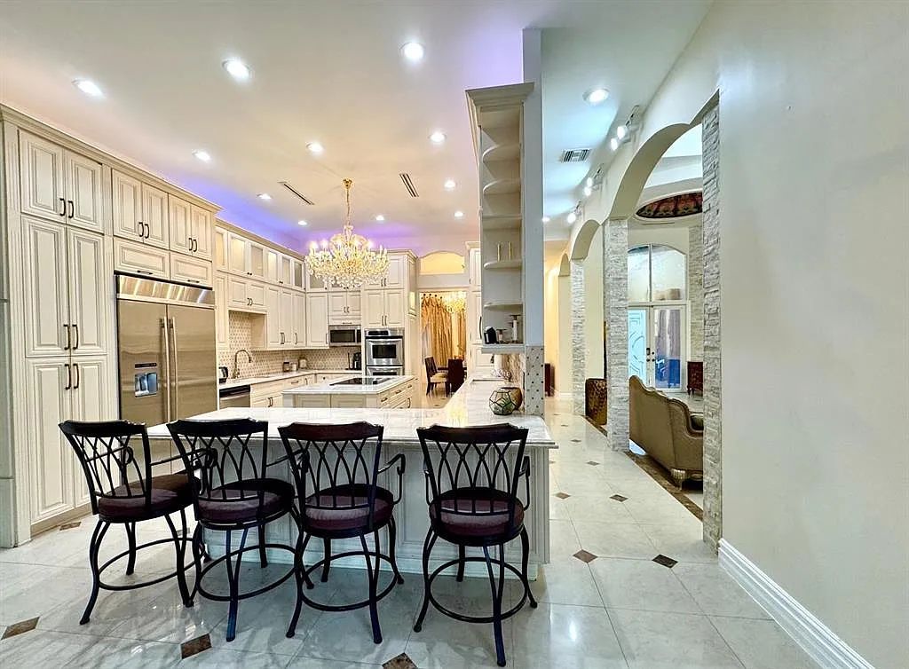 7274f508-ae43-4839-bad8-a053ee8b0257