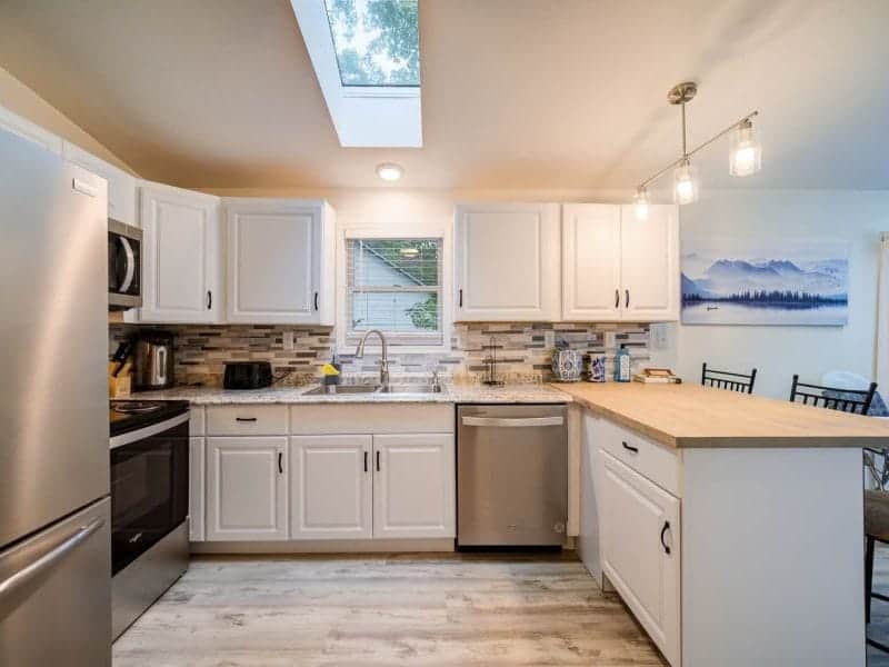 Sackett-Lake-Villa-kitchen-800×600-1